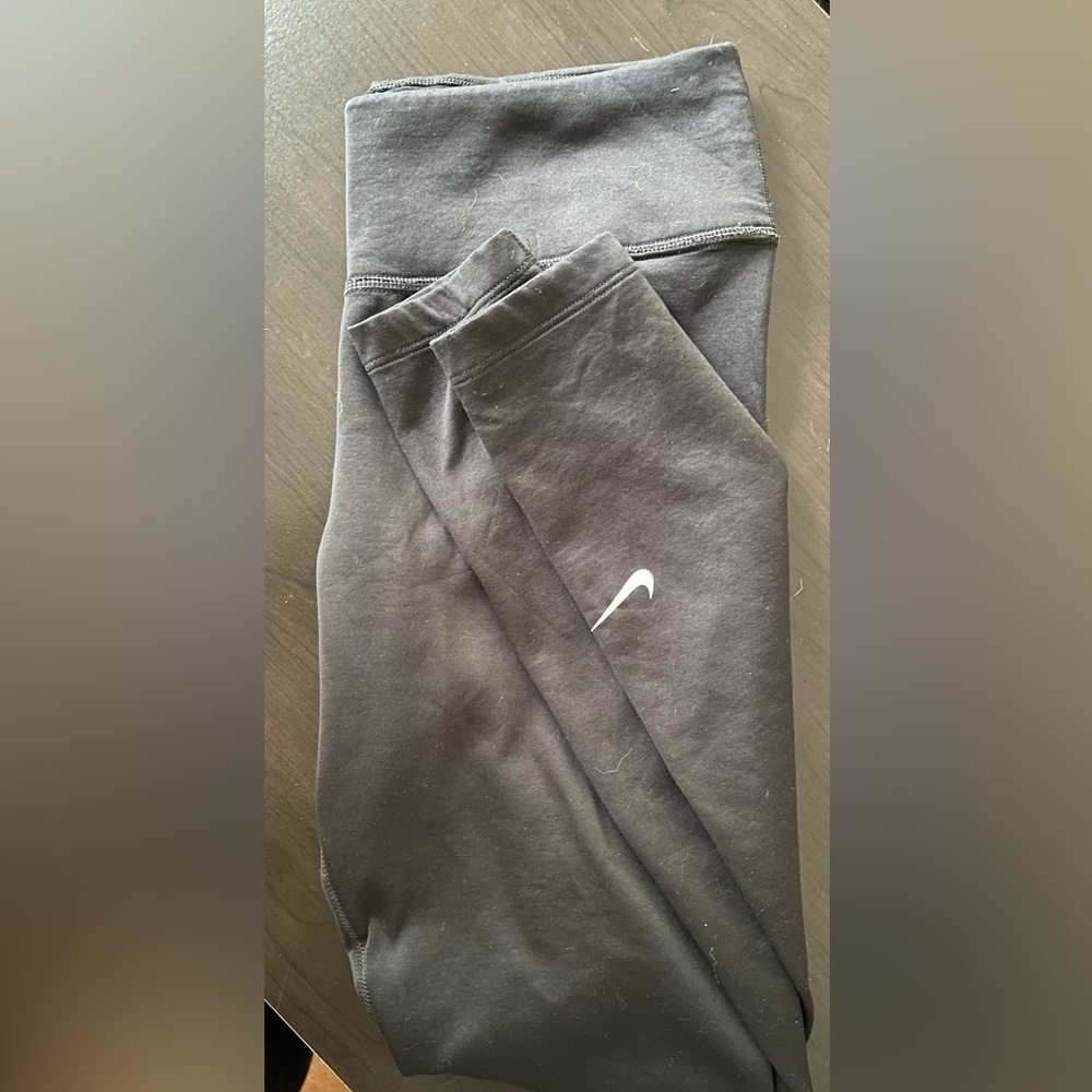 Black Women’s Therma-Fit Nike Leggings (M)